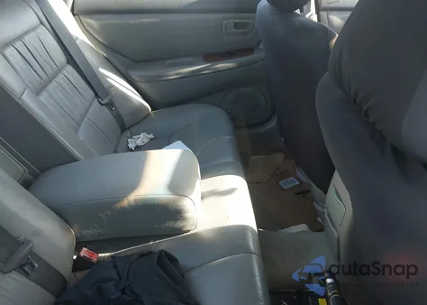 1998 Lexus Es 300 from USA, damaged, VIN JT8BF28G0W5033921